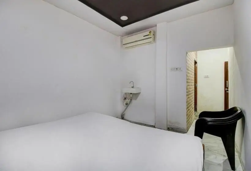 トリプルクラシックルーム, Oyo Hotel Satyam Shree