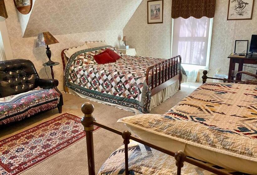 패밀리 룸, Pansy’s Parlor Bed & Breakfast