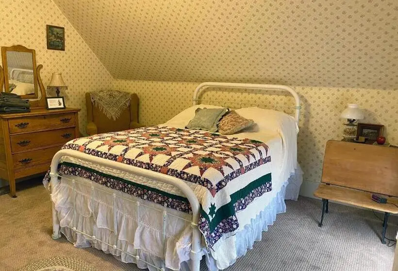 バス共有のスタンダードルーム, Pansy’s Parlor Bed & Breakfast