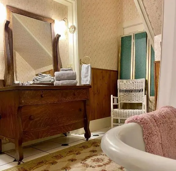 スーペリアールーム, Pansy’s Parlor Bed & Breakfast