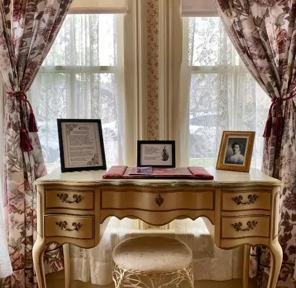 スタンダードルーム, Pansy’s Parlor Bed & Breakfast