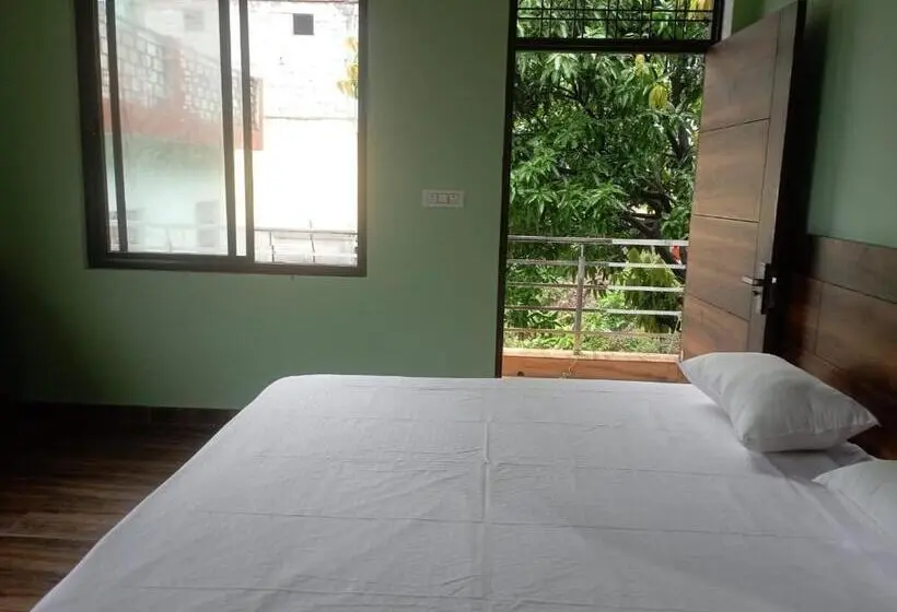 バルコニー付きデラックスルーム, Crescent Moon Homestay