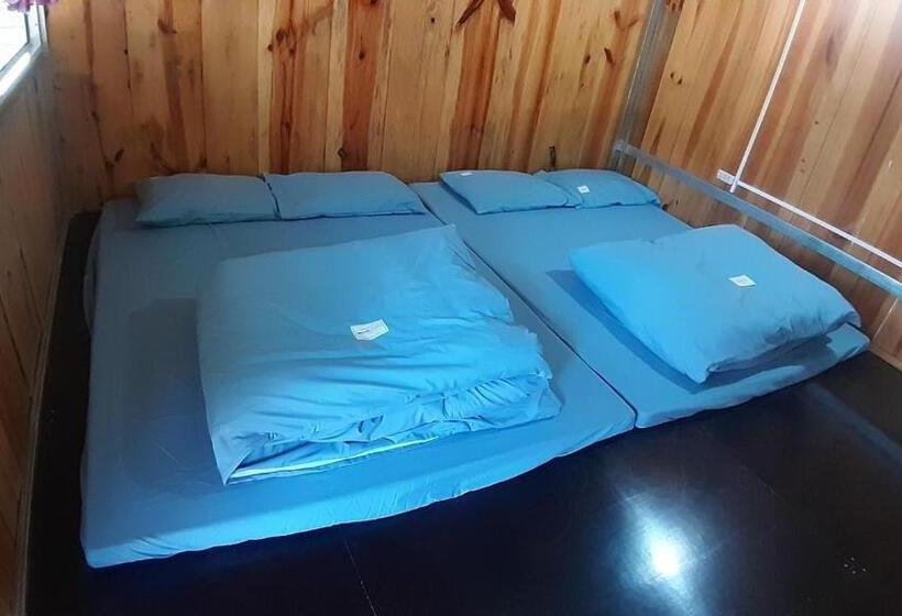 اتاق استاندارد چهارنفره با بالکن, Hoanuihomestay