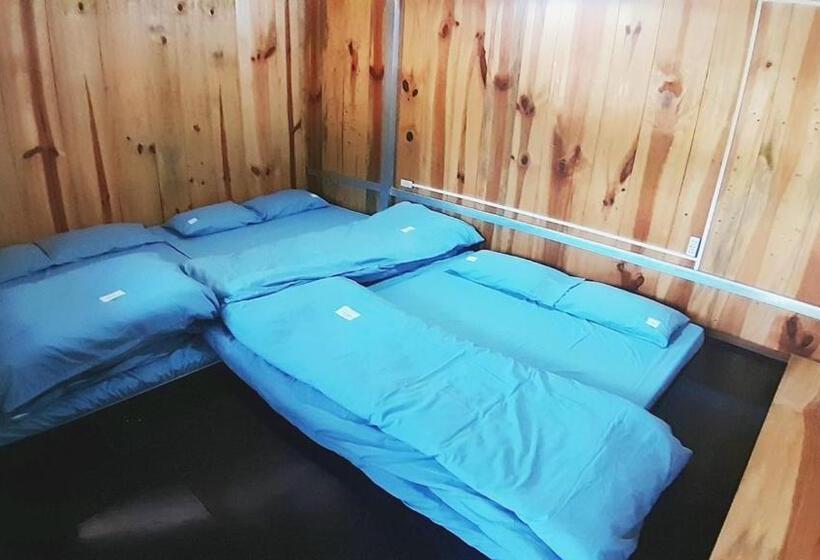 اتاق استاندارد چهارنفره با بالکن, Hoanuihomestay
