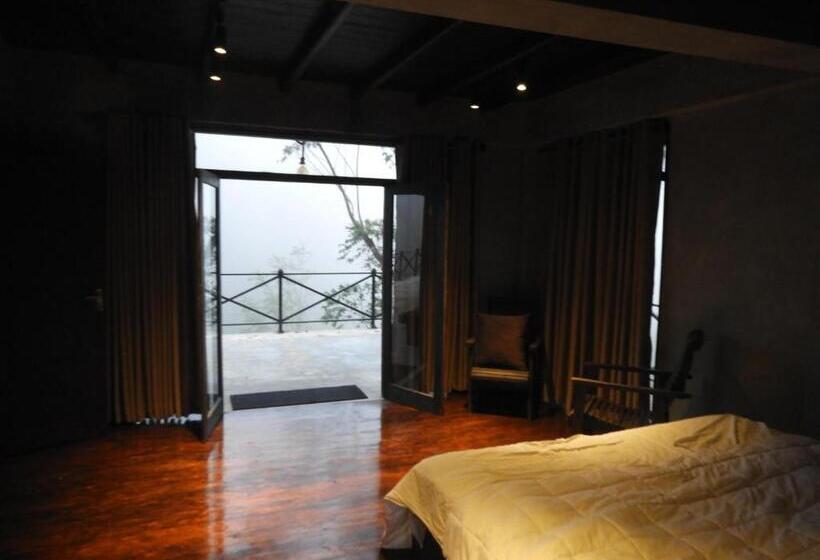 اتاق لوکس, Whistling Thrush Cottage