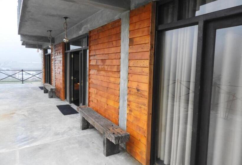 اتاق لوکس, Whistling Thrush Cottage