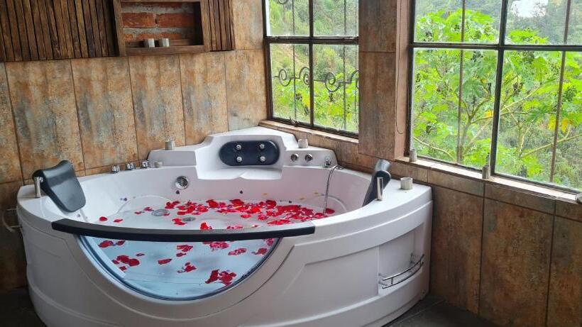 اتاق استاندارد با وان آب گرم, Pineal Hampi Huasi
