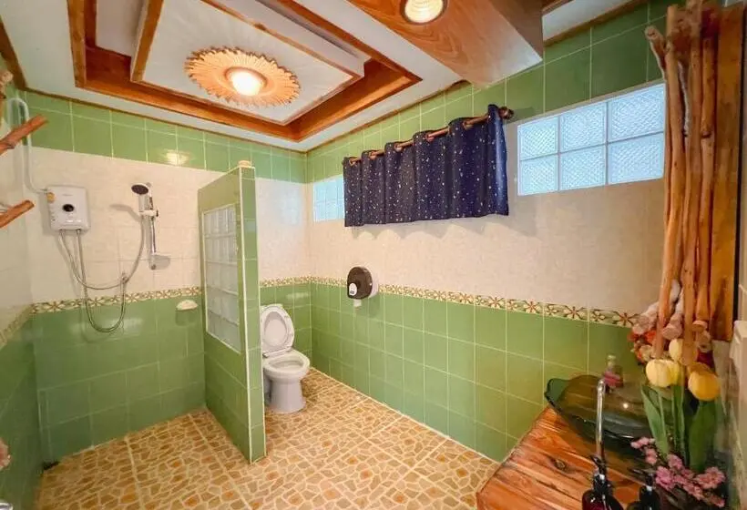 Economy Quadruple Room, เนริสารีสอร์ท เขาค้อ