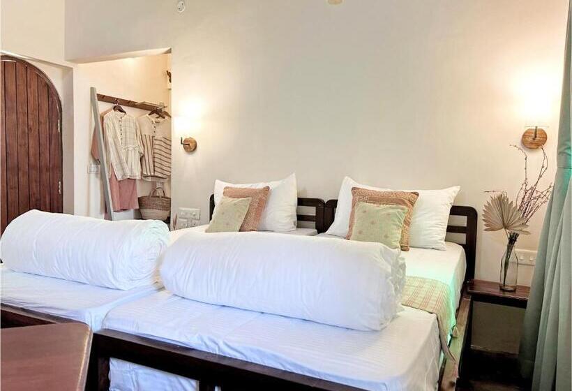 סוויטת ג'וניור, Lahe By Loka