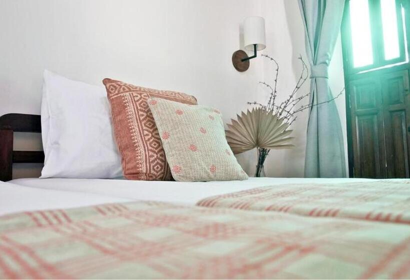 סוויטת ג'וניור, Lahe By Loka