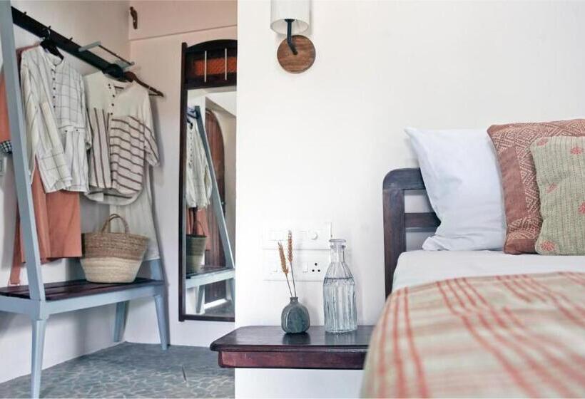 סוויטת ג'וניור, Lahe By Loka