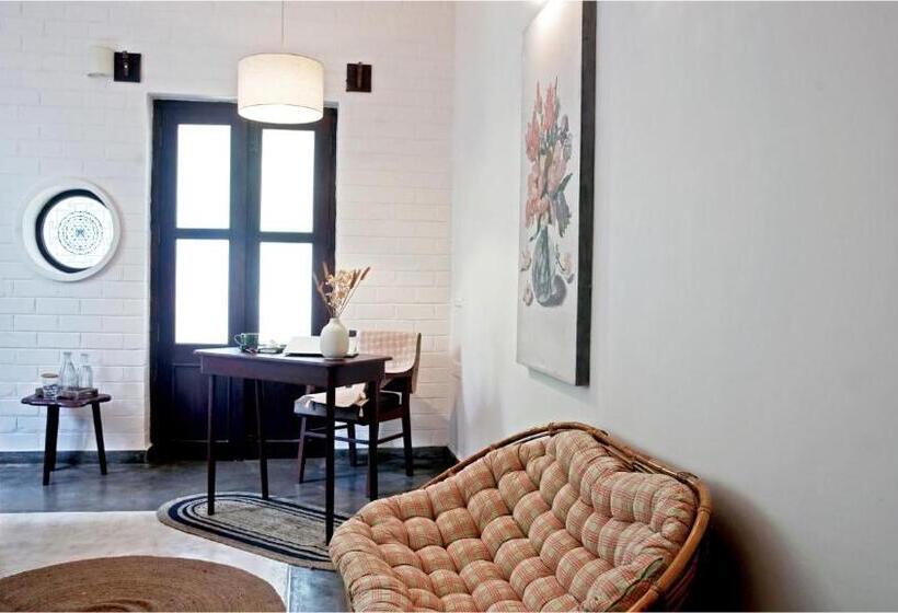 סוויטה דלוקס, Lahe By Loka