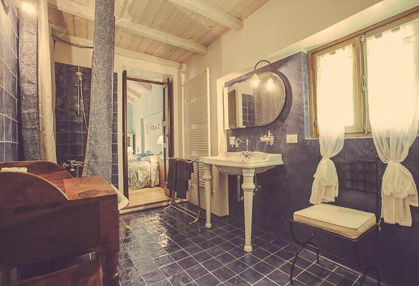 Полулюкс с Балконом, Relais Di Charme Frazione Chiavolino