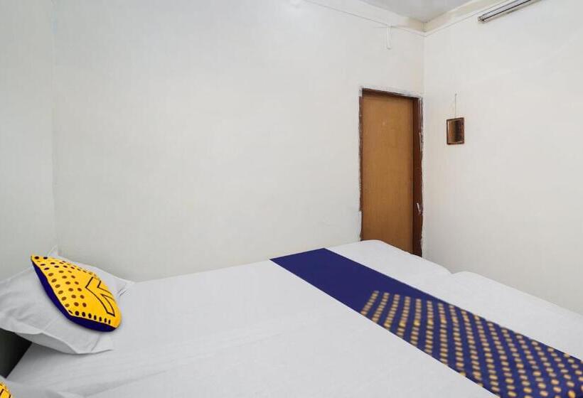 חדר קלאסי לשלושה, Spot On Shree Purohit Lodge