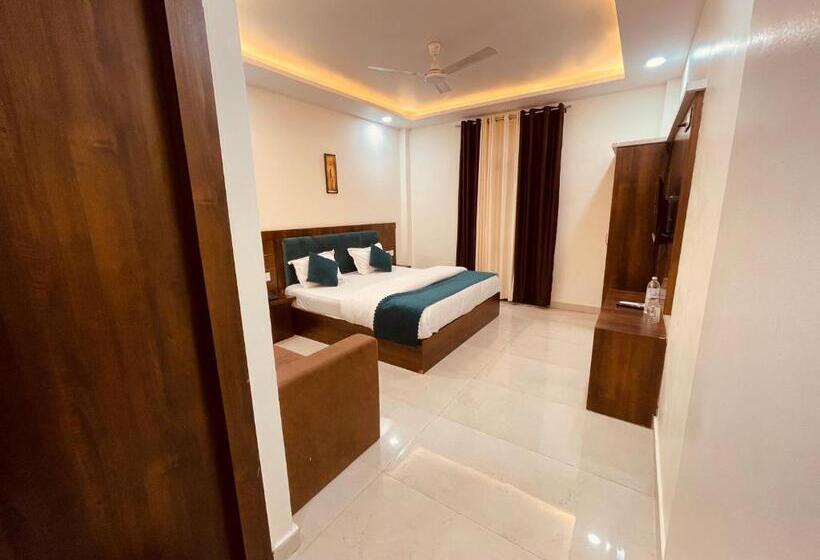 Deluxerum King Size Säng, The Divine Ganga Top Rated And Most Awarded Property In Haridwar