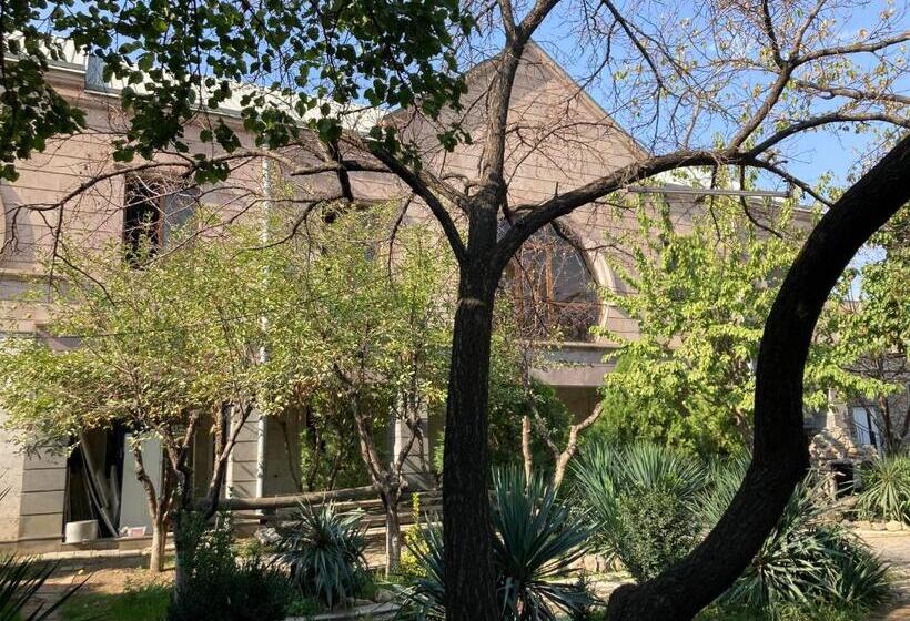 اتاق استاندارد, Life