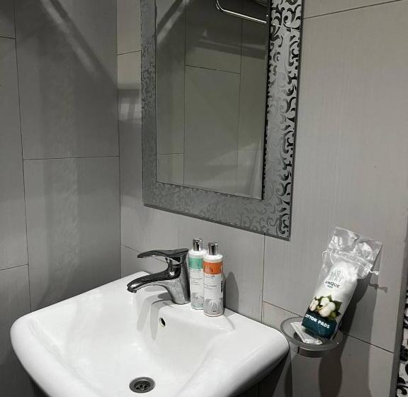 اتاق استاندارد, Life