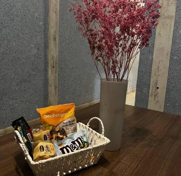 اتاق استاندارد, Life