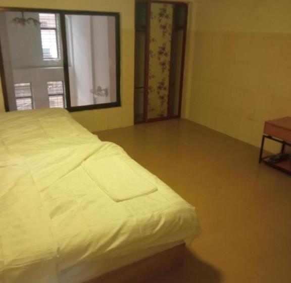 Quarto Triplo Estandar, 华越宾馆