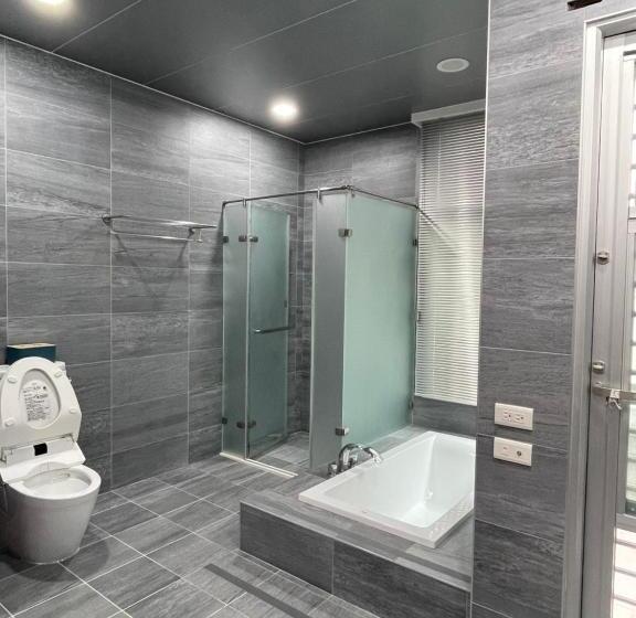 Quarto Familiar, Luodong Warm House