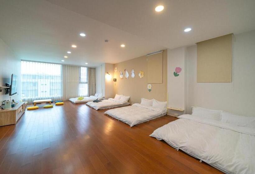 Quarto Familiar, Luodong Warm House