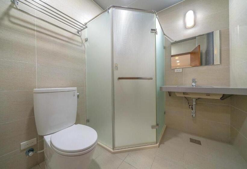 Quarto Quádruplo Standard, Luodong Warm House