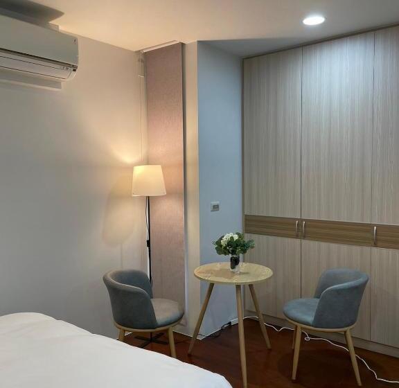 Quarto Quádruplo Standard, Luodong Warm House