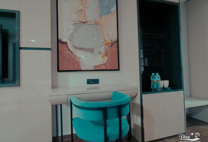 חדר דחוקס עם מיטת קינג, Fasq