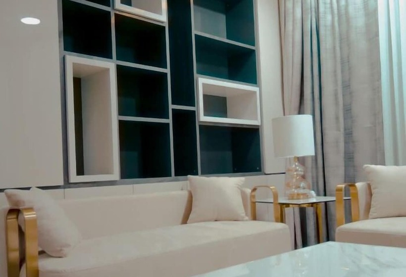 סוויטת ג'וניור, Fasq