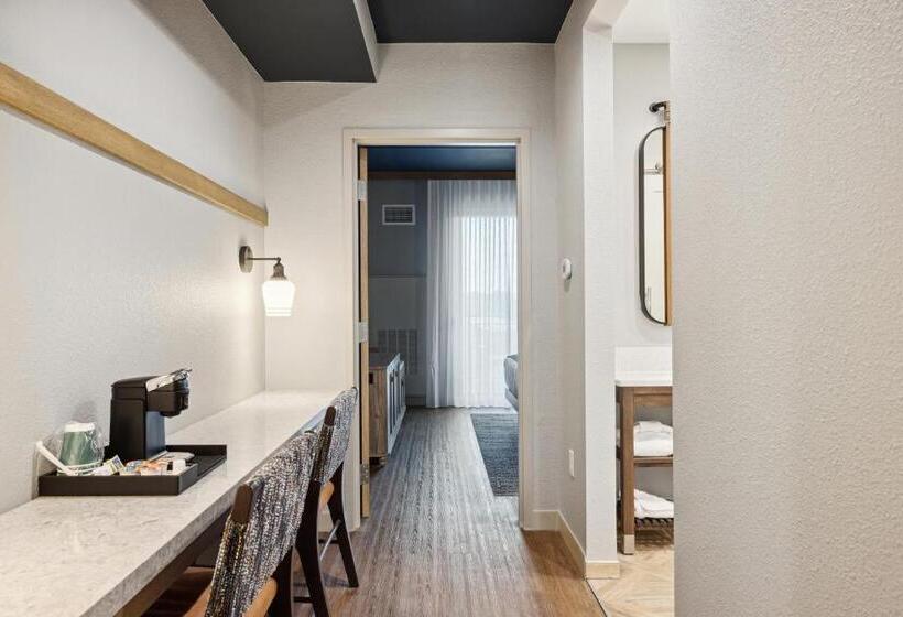 جناح عائلي, Dollywood S Heartsong Lodge & Resort