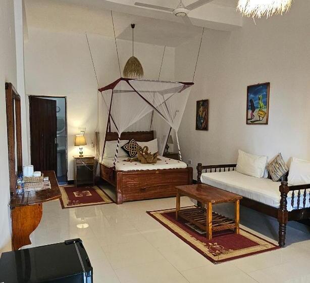 庭の見えるスタンダードトリプルルーム, Mango Beach Villas