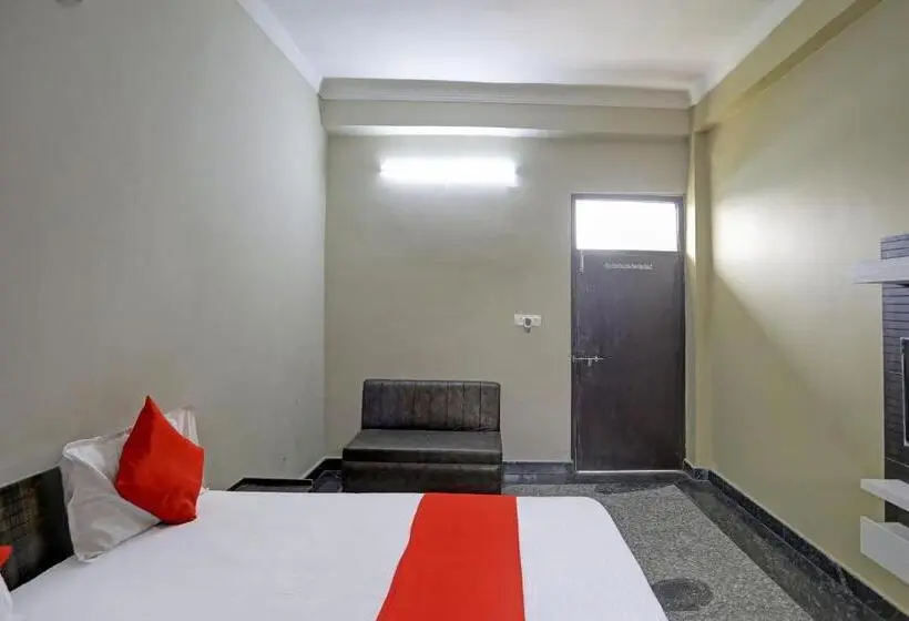 Classic Kolmen Hengen Huone, Oyo Flagship Akshay Palace