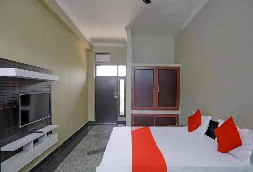 Classic Kolmen Hengen Huone, Oyo Flagship Akshay Palace