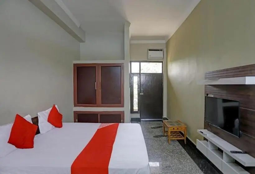 Classic Kolmen Hengen Huone, Oyo Flagship Akshay Palace