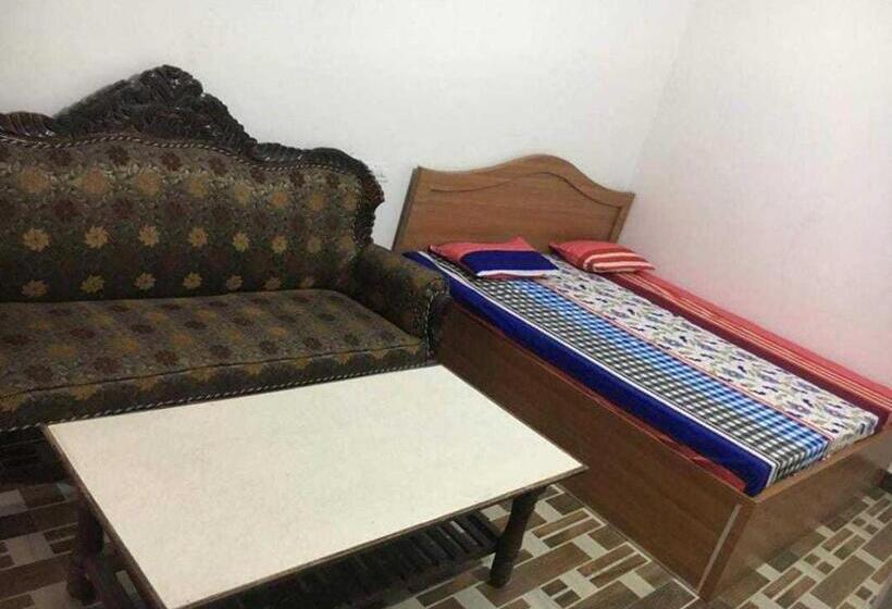 트리플 클래식 룸, Oyo Prem