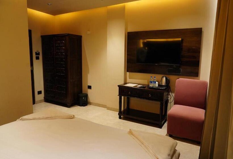 اتاق استاندارد, The Q