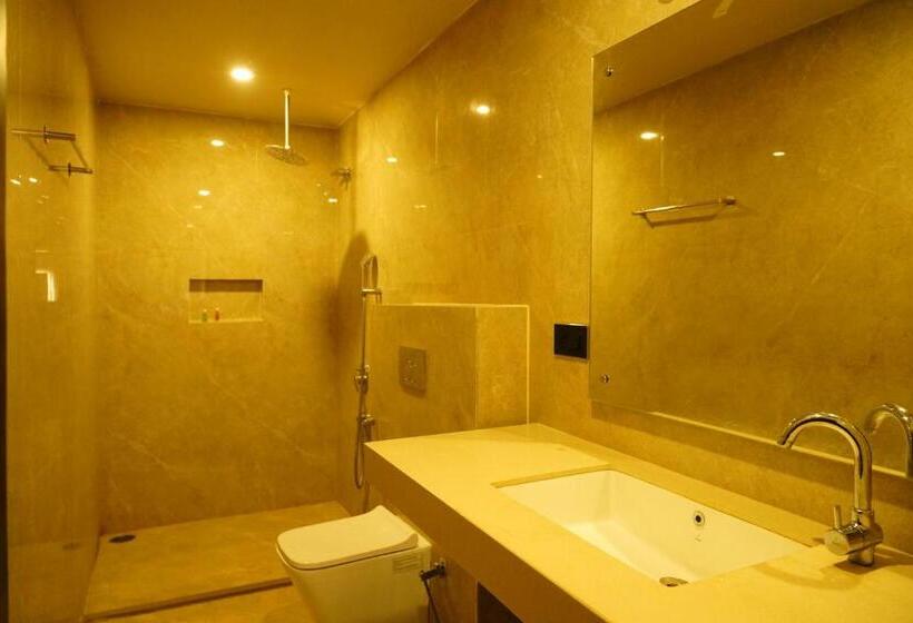 חדר אקזקיוטיב, The Q