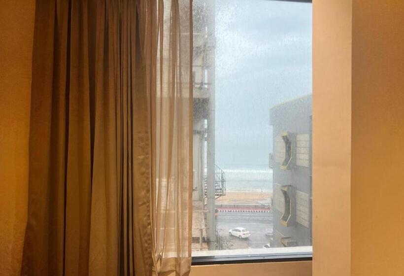 חדר פרמיום, The Q