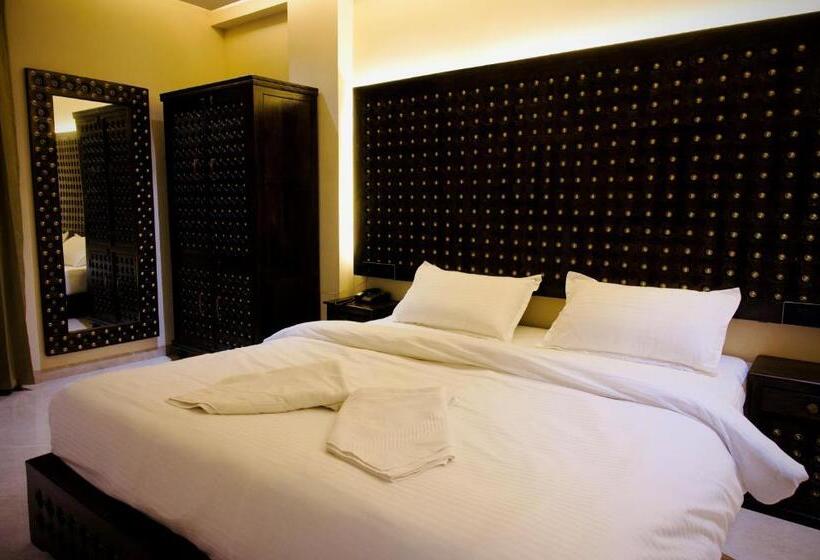 חדר פרמיום, The Q