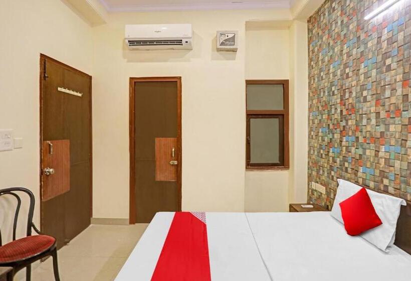 Трехместный Номер Классика, Oyo Flagship 81144 Hotel Maharaja
