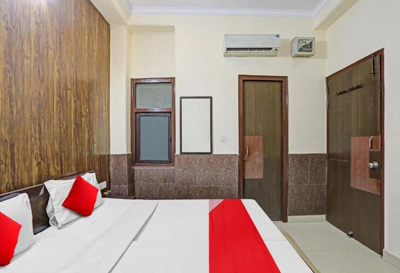 Трехместный Номер Классика, Oyo Flagship 81144 Hotel Maharaja