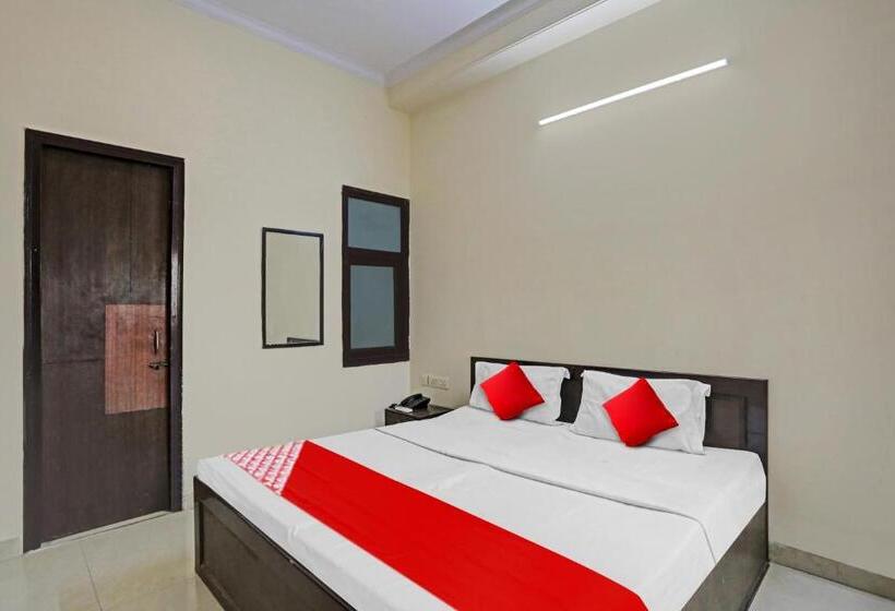Трехместный Номер Классика, Oyo Flagship 81144 Hotel Maharaja
