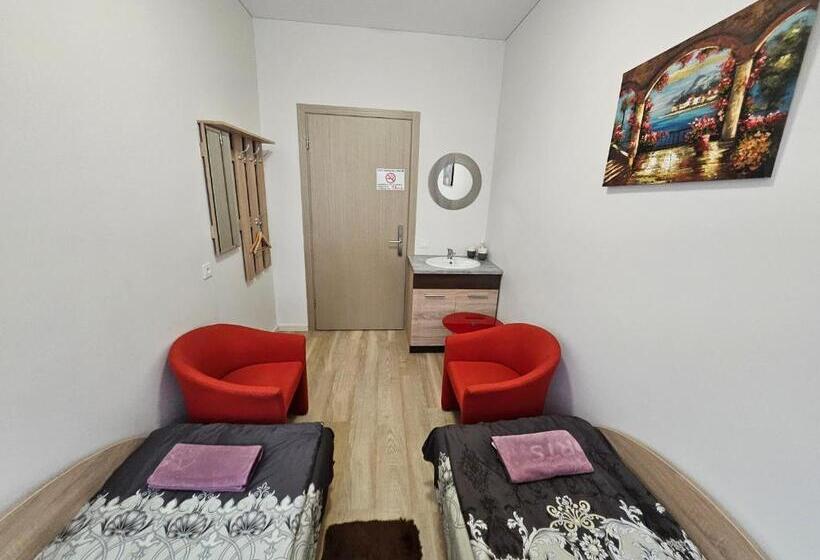 اتاق استاندارد با سرویس بهداشتی مشترک, Kauno Apartamentai