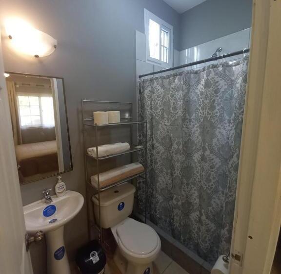 اتاق استاندارد, Palmerola Inn