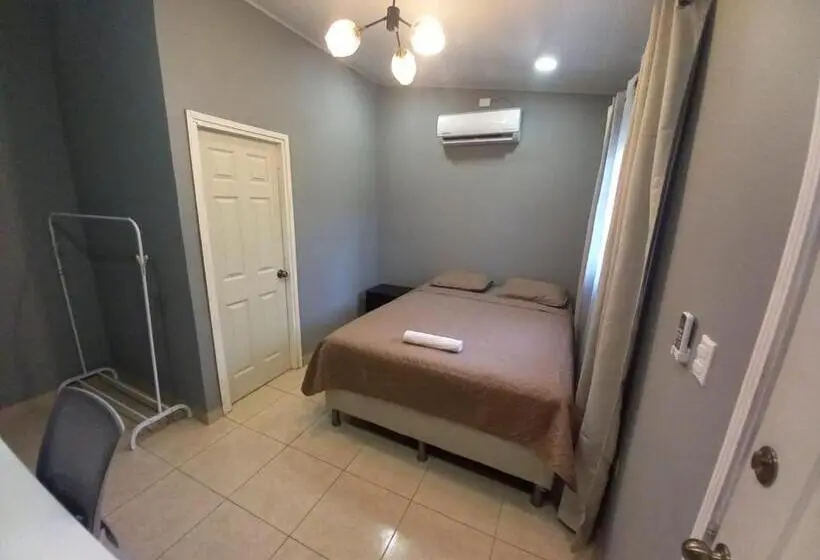 اتاق استاندارد, Palmerola Inn