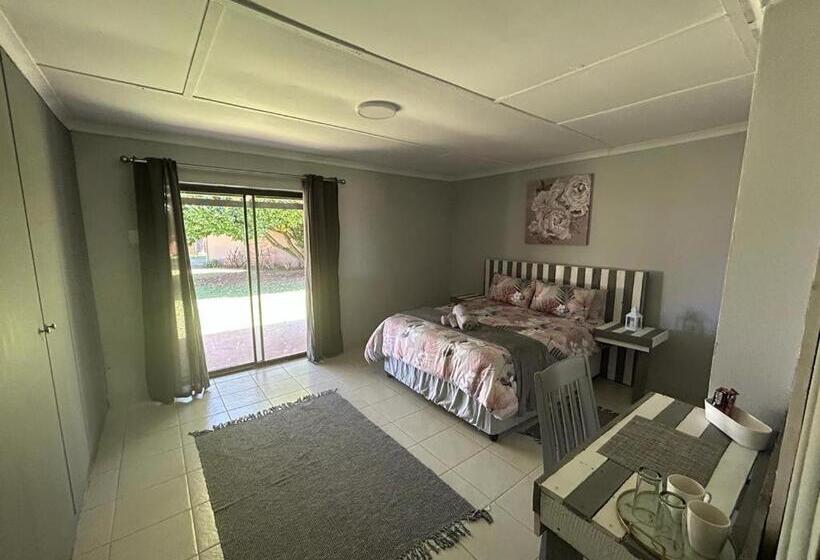 غرفة قياسية, The Wool House