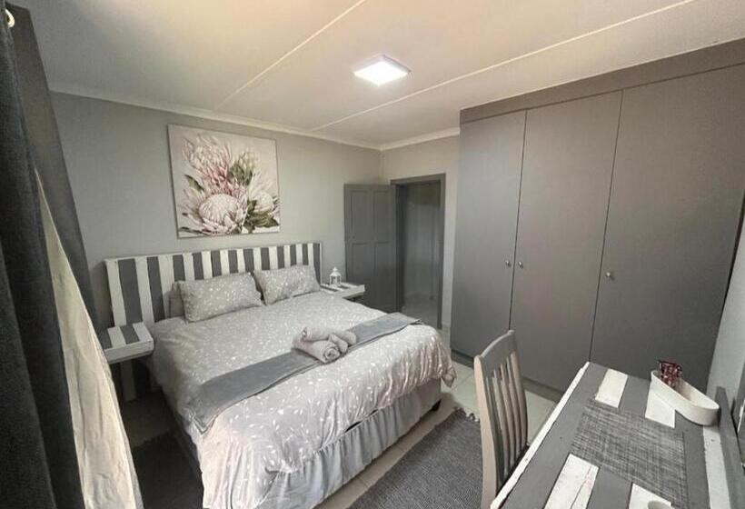 غرفة قياسية, The Wool House