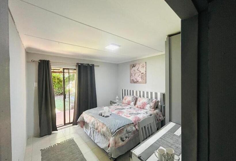 غرفة قياسية, The Wool House