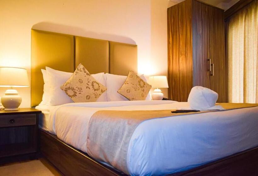 غرفة قياسية, La Das Treetops