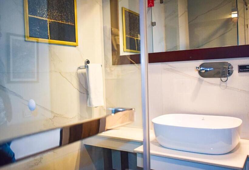 غرفة قياسية, La Das Treetops